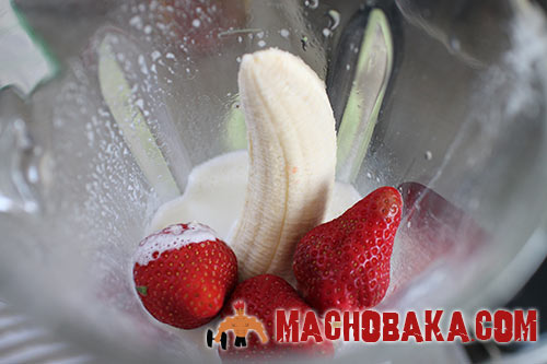 プロテインバナナいちごシェイク